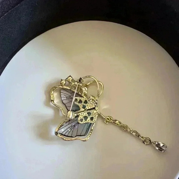 Luxury Gradient Butterfly Brooch - Picture 8 of 9